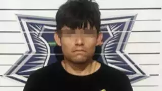 El detenido fue sorprendido intercambiando bolsitas transparentes con aparentemente droga