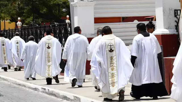 Cinco sacerdotes fueron designados a nuevas parroquias en diversas comunidades del Estado.