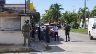 Los habitantes de la zona comenzaron a notar un olor cada vez más intenso proveniente de la casa de la adulta mayor, por lo que decidieron dar aviso a los números de emergencia