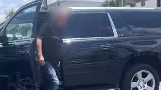 De acuerdo con el testimonio el hombre se voló un tope y estuvo a punto de impactar a otro vehículo