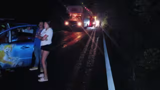 Cientos de automovilistas y autobuses varados por bloqueo de la carretera federal Cancún-Mérida