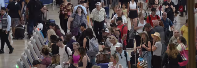 Gran afluencia de pasajeros se registra en el aeropuerto de Cancún