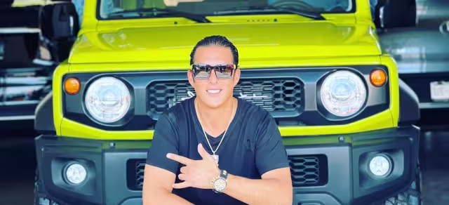 El influencer es amante de los autos deportivos y de alta gama