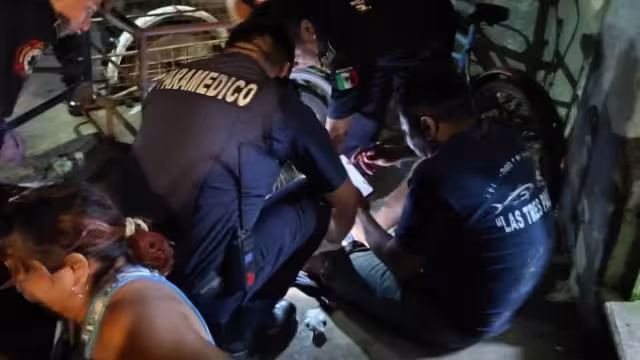 Tres individuos atacaron con arma blanca a un matrimonio que se resistió al robo de su triciclo