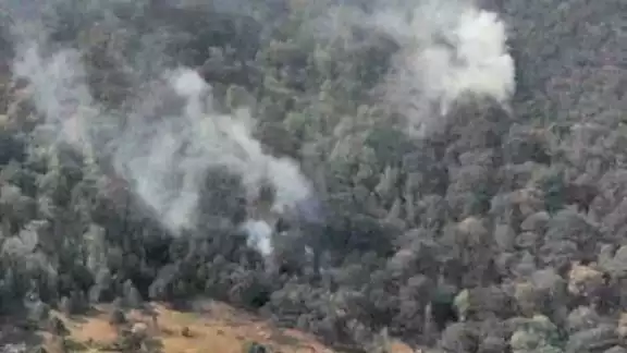 El incendio se originó el lunes alrededor de las 15:00 horas en una propiedad vitícola en la zona montañosa de Corbières El incendio se originó el lunes alrededor de las 15:00 horas en una propiedad vitícola en la zona montañosa de Corbières