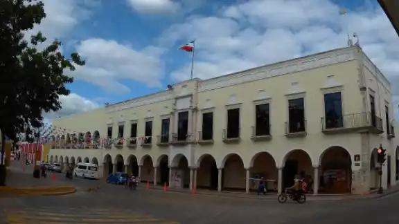 Homero Novelo Burgos denunció al exalcalde Alfredo Fernández Arceo por presunto desvío de recursos en el cenote Zací Homero Novelo Burgos denunció al exalcalde Alfredo Fernández Arceo por presunto desvío de recursos en el cenote Zací