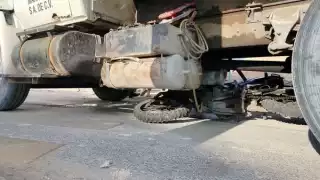 El conductor del volquete no respetó un alto, lo que provocó el accidente