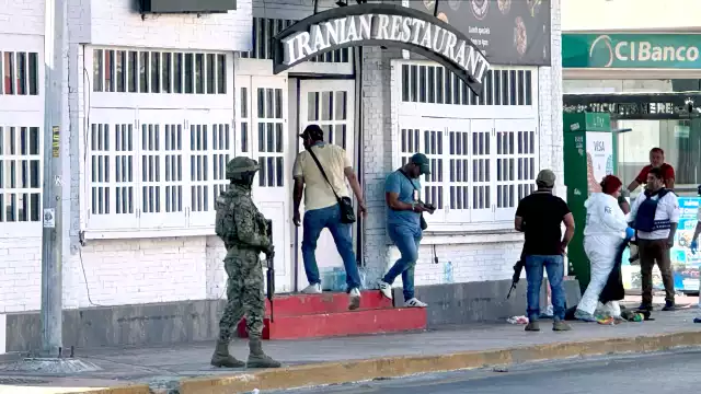 De acuerdo con las investigaciones, elementos de la Policía Turística llegaron a la escena y fueron recibidos a tiros, por lo que tuvieron que repeler la agresión