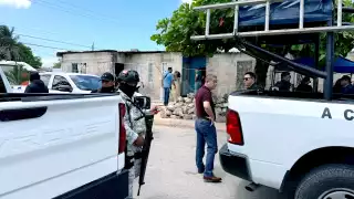 Elementos de la Policía Ministerial y Guardia Nacional acudieron a la vivienda donde operaba el grupo, que recibía la documentación y el dinero de los interesados
