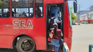 Usuarios de camiones de Cancún cuestionan el aumento de cinco pesos al pasaje