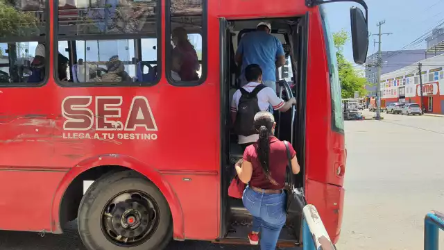 El Imoveqroo empezó a sancionar a conductores por colocar información sobre el aumento del pasaje