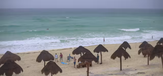 La costa de Quintana Roo se mantiene cerrada