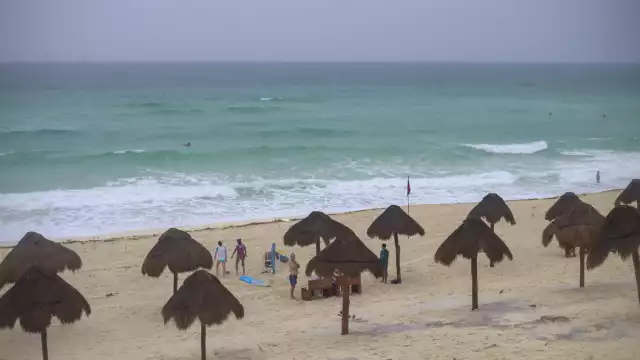 La costa de Quintana Roo se mantiene cerrada