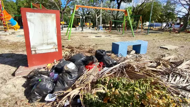 Cada vez hay más basura y desechos en el parque, ante la ausencia de autoridades.