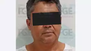 El detenido enfrentará cargos por daños materiales y ejercer violencia hacia las víctimas