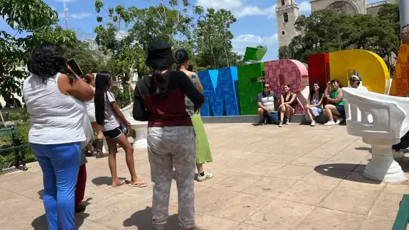 La Plaza Grande de Mérida concentra un gran número de visitantes este día inhábil La Plaza Grande de Mérida concentra un gran número de visitantes este día inhábil