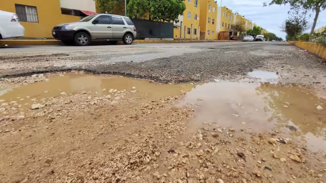Debido al mal trabajo, las lluvias abrieron nuevamente los baches