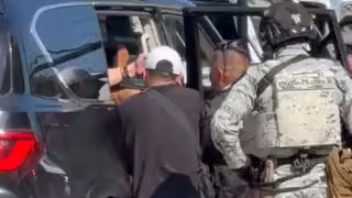 Trasladan a empresario de Dolphin Discovery tras ser detenido en Cancún por presunto fraude