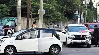 La afectada, quien quedó hecha un manojo de nervios, pudo tomar el control de la situación y aunque con retraso, llegó a su boda. 