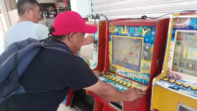 Los juegos de azar instalados en varios puestos del Centro se han convertido en un mal hábito