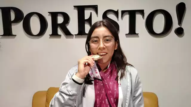 Con sólo 17 años, la paranadadora presume sus ocho oros obtenidos en la Paralimpiada