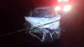 El conductor de la camioneta falleció de forma inmediata al quedar prensado