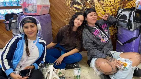 Nicole, Natasha y Caro se conocieron mientras estudiaban en la universidad; tras vivir casi toda su vida en la Riviera Maya decidieron abandonar Quintana Roo Nicole, Natasha y Caro se conocieron mientras estudiaban en la universidad; tras vivir casi toda su vida en la Riviera Maya decidieron abandonar Quintana Roo