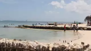 Frenan la erosión por espolones ilegales en playas de Yucatán; preparan acciones para evitar privatizaciones en la costa