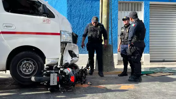 Fuerte choque entre camión de transporte público y motocicleta en el centro de Mérida Fuerte choque entre camión de transporte público y motocicleta en el centro de Mérida