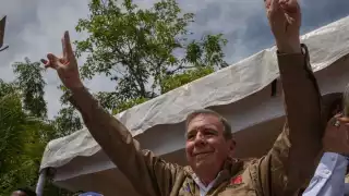 Edmundo González viajó a España por asilo político