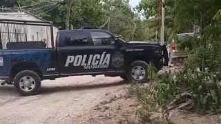 Elementos policiacos llegaron a la escena del crimen para tomar conocimiento.