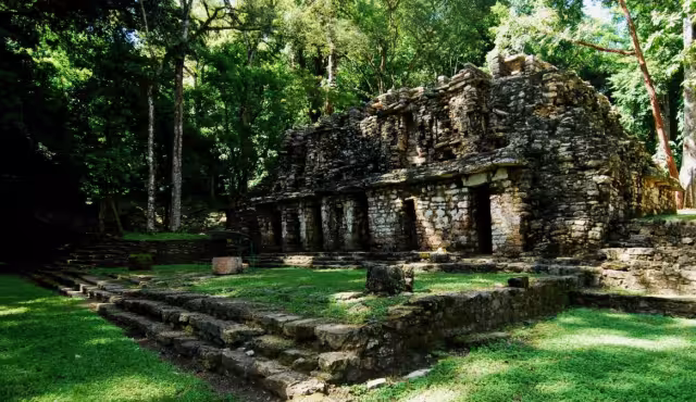 Yaxchilán es uno de los grandes sitios del periodo Clásico de la región maya