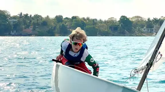 Mia Acuña y Otis Cardow, los quintanarroenses que competirán en el mundial de Vela en Argentina Mia Acuña y Otis Cardow, los quintanarroenses que competirán en el mundial de Vela en Argentina