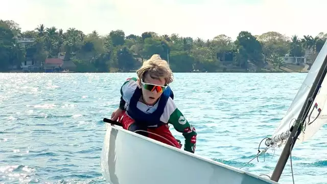 Mia Acuña y Otis Cardow, los quintanarroenses que competirán en el mundial de Vela en Argentina