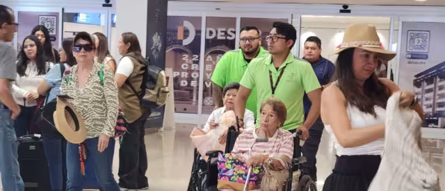 Personas mayores y con discapacidad señalan limitaciones a la movilidad en servicios turísticos