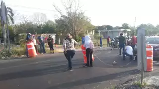 Maestros paristas verificaban que los conductores no fueran docentes para dejarlos pasar