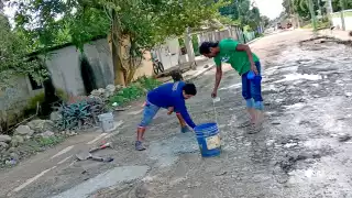 La falta de mantenimiento de las calles ha causado daños en unidades de transporte de los vecinos