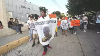 El lunes pasado, familiares, amigos y derechohabientes participaron en una caminata para exigir justicia y buen servicio