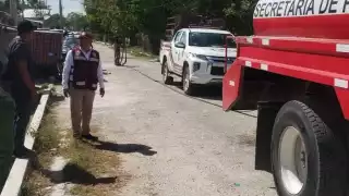 Bomberos y Protección Civil controlaron un incendio de maleza causado por la quema de basura en la colonia Fertimex.