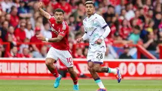 Araujo tuvo su debut en la Premier en la segunda mitad