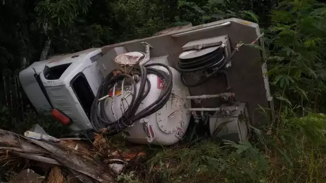 El tráiler sufrió el accidente en el tramo carretero entre Pucté y Rovirosa