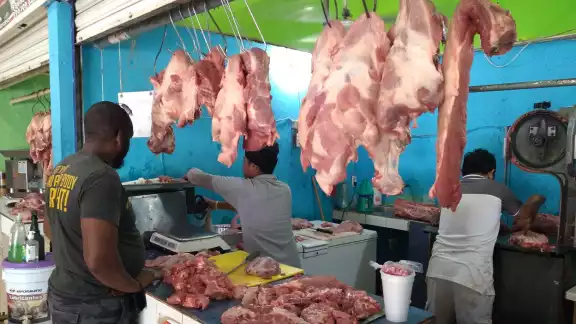 El precio del kilogramo de puerco en Hopelchén aumentó de 120 a 130 pesos, y el chicharrón de 180 a 190 pesos.