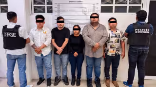 Los cuatro hombres y la mujer permanecerán bajo prisión preventiva durante dos años, mientras continúa la investigación