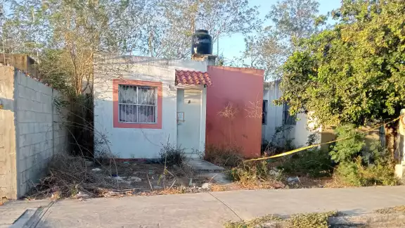 Los agentes encontraron el cuerpo suspendido con una soga, en la colonia Santa Cruz Palomeque Los agentes encontraron el cuerpo suspendido con una soga, en la colonia Santa Cruz Palomeque