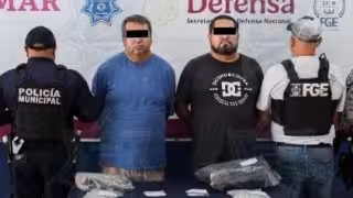 Jorge Manuel “N”, alias “El Chavelo” y Ulises “N”, conocido como “El Bolillo”, hacían compras en línea con las micas robadas y aparte vendían enervantes