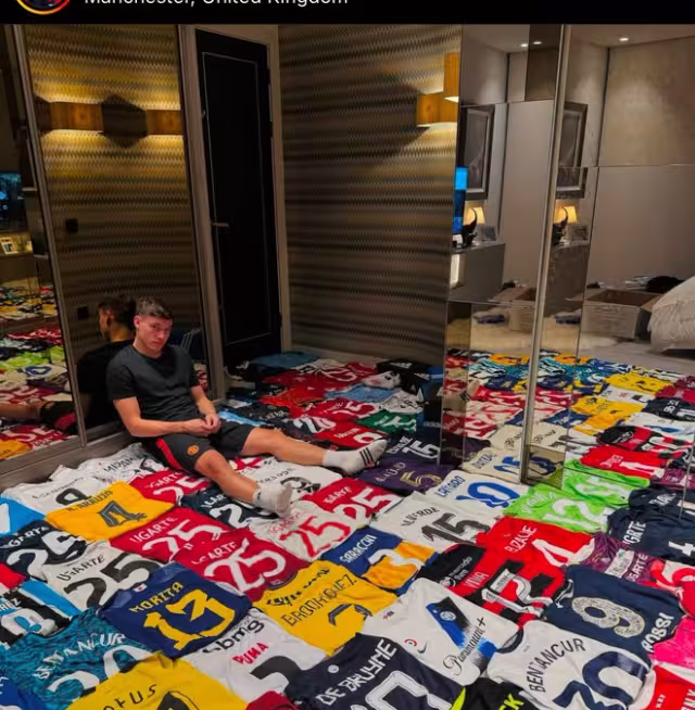 El uruguayo mostró un poco de su colección de dorsales