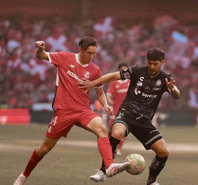 Los escarlatas festejaron una victoria más ante su afición.