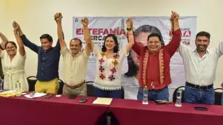 Estefanía Mercado recicla planilla en el Ayuntamiento de Playa del Carmen