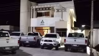 Ambas presentaban aparentes heridas provocadas por arma de fuego.