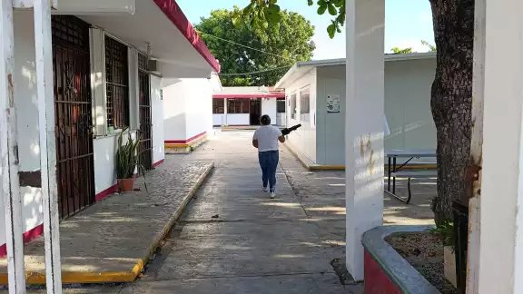 Alumnos y maestros llegaron a las aulas de forma normal Alumnos y maestros llegaron a las aulas de forma normal